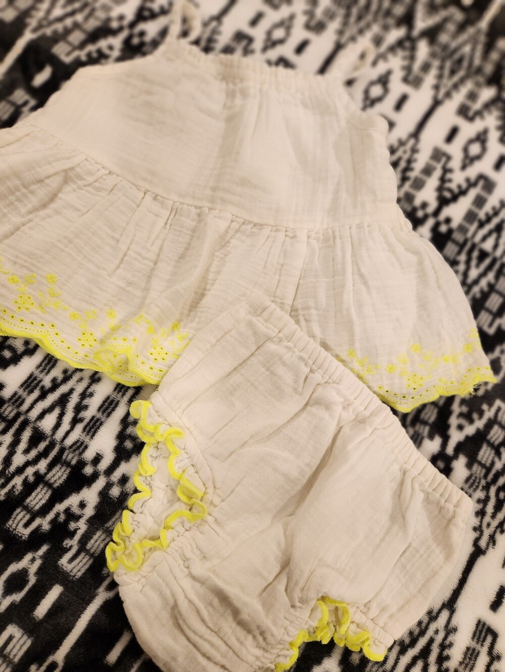 GAP Baby White & Bright Neon Yellow Top And Bloomer Shorts Duo, Size 18-24M